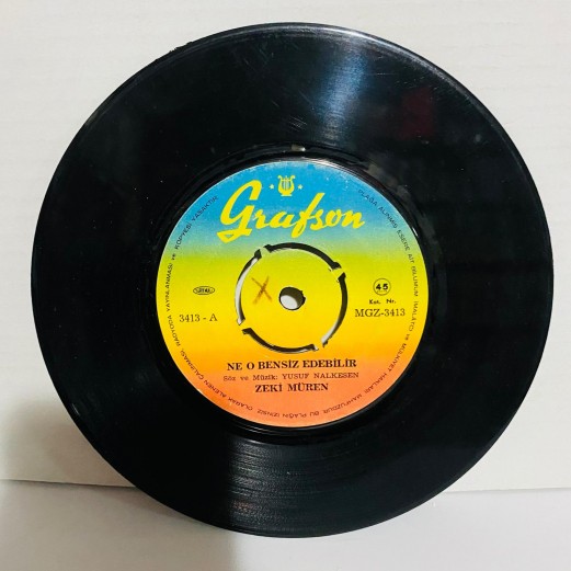 zeki müren - ne o bensiz edebilir ( ayrılsakta beraberiz )  - yaşamaya bak  45 lik plak 