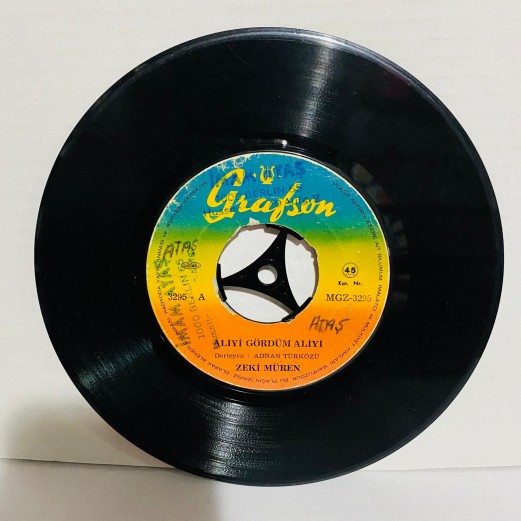 zeki müren - aliyi gördüm aliyi - yalan dünya garip dünya 45 lik plak 