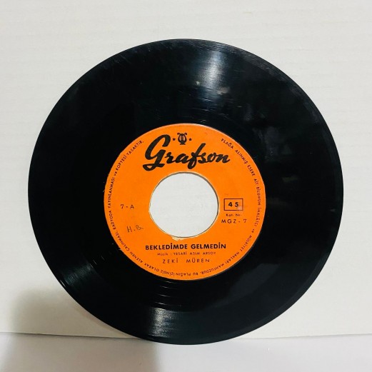 zeki müren - bekledim de gelmedin - yalnız bırakıp gitme   45 lik plak 