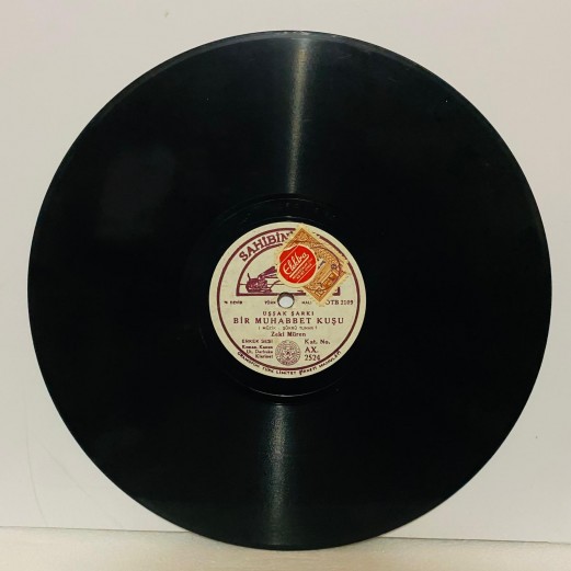 zeki müren - bir muhabbet kuşu - yiğidin alnına yazılan gelir 78 devir taş plak zeki müren - bir muhabbet kuşu - yiğidin alnına yazılan gelir 78 devir taş plak