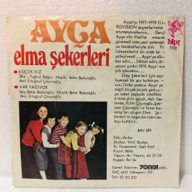 AYÇA ELMA ŞEKERLERİ - KÜÇÜK KIZ - KAR YAĞIYOR 45 LİK 